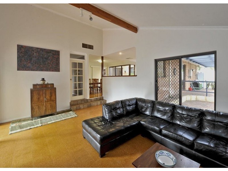 21 Fairfield Way, Halls Head WA 6210