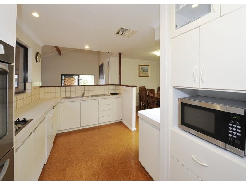 21 Fairfield Way, Halls Head WA 6210