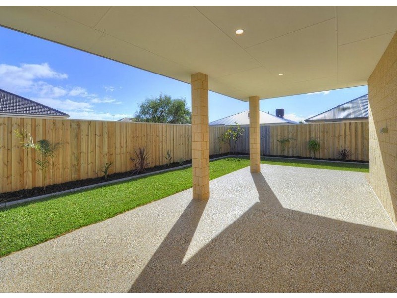 45 Marsdenia Road, Halls Head WA 6210