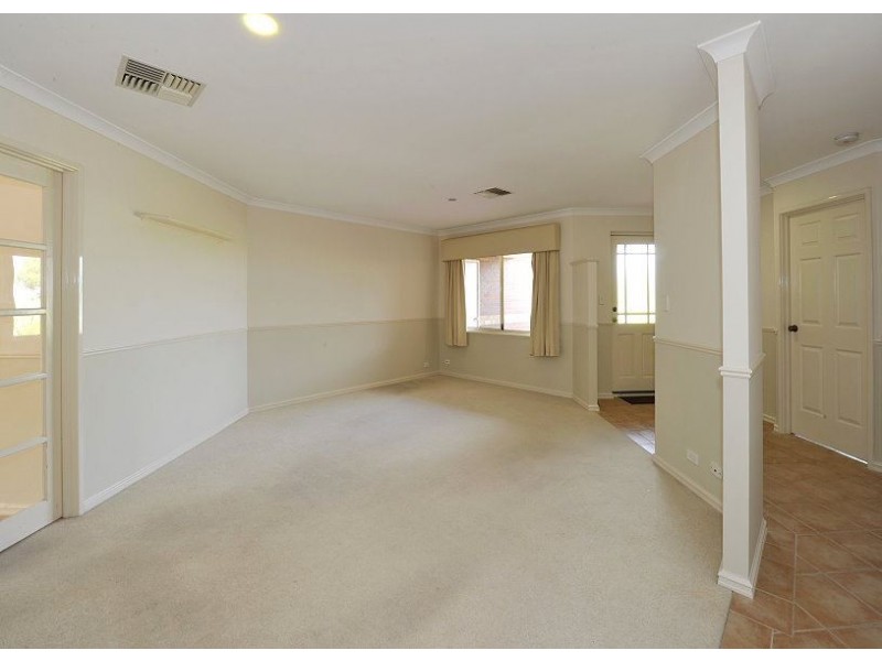 14 Malibu Point, Halls Head WA 6210