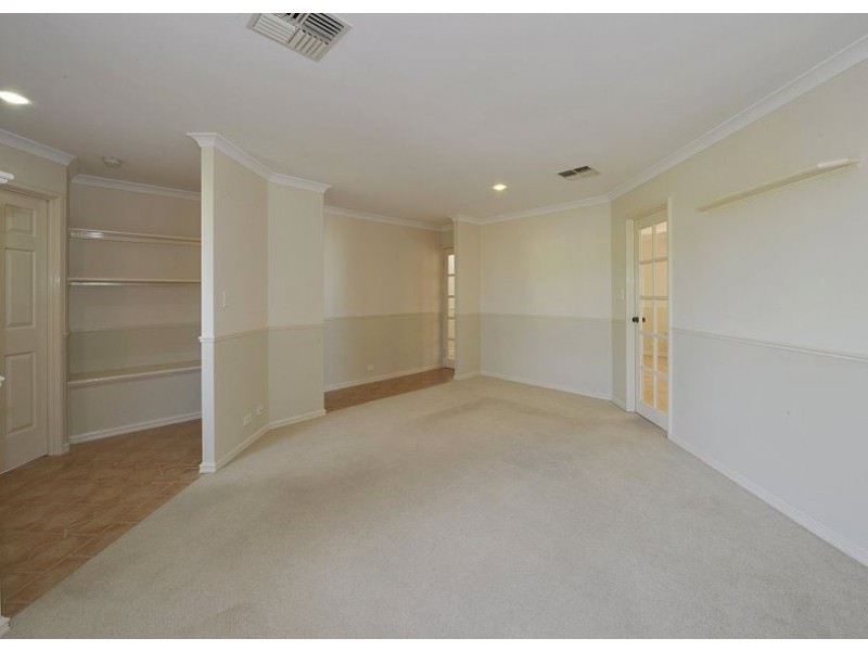 14 Malibu Point, Halls Head WA 6210