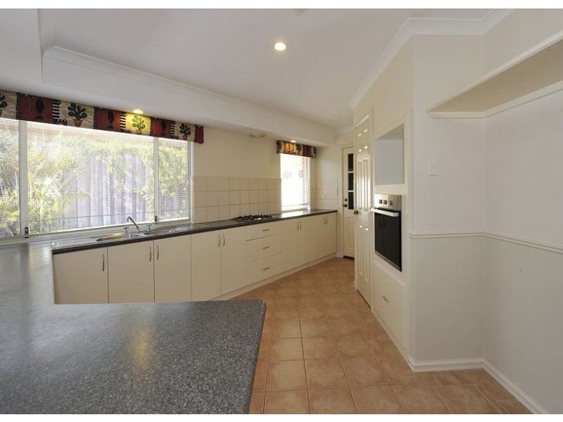 14 Malibu Point, Halls Head WA 6210