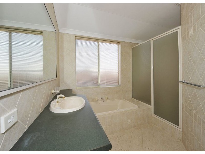 14 Malibu Point, Halls Head WA 6210