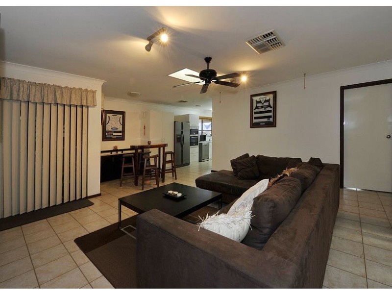 40 Arundel Drive, Halls Head WA 6210