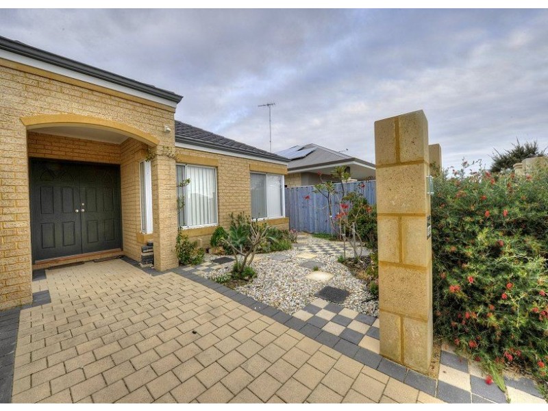 17 Buttercup Parkway, Halls Head WA 6210