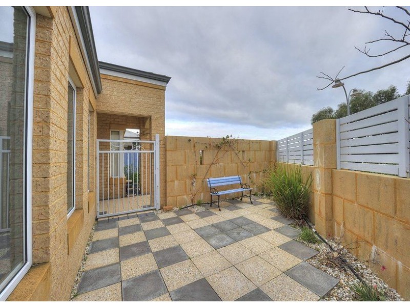 17 Buttercup Parkway, Halls Head WA 6210
