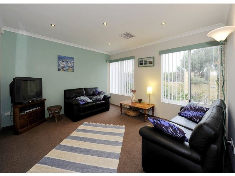 17 Buttercup Parkway, Halls Head WA 6210