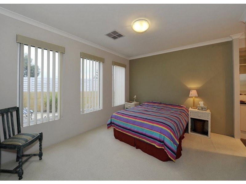 17 Buttercup Parkway, Halls Head WA 6210