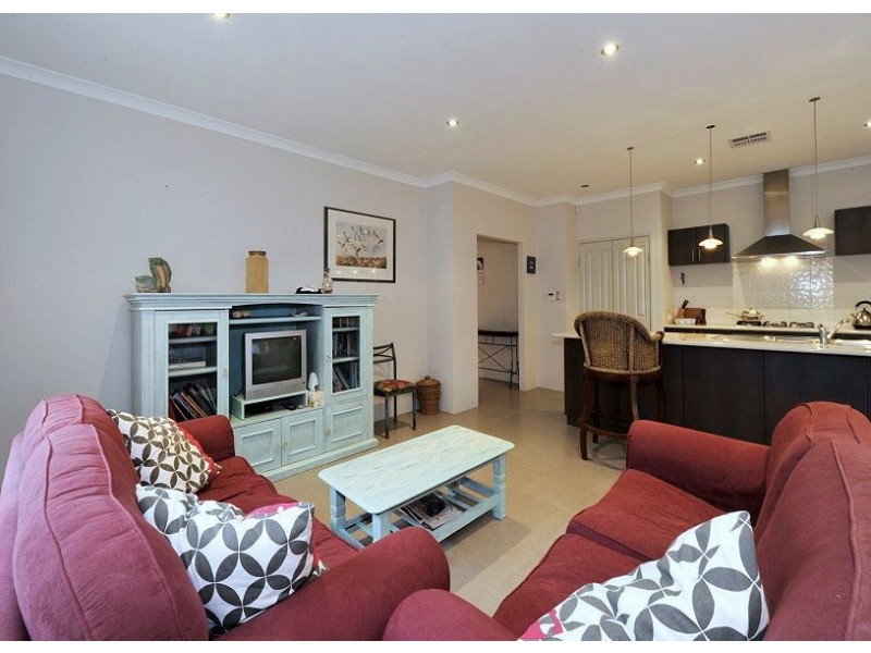 17 Buttercup Parkway, Halls Head WA 6210