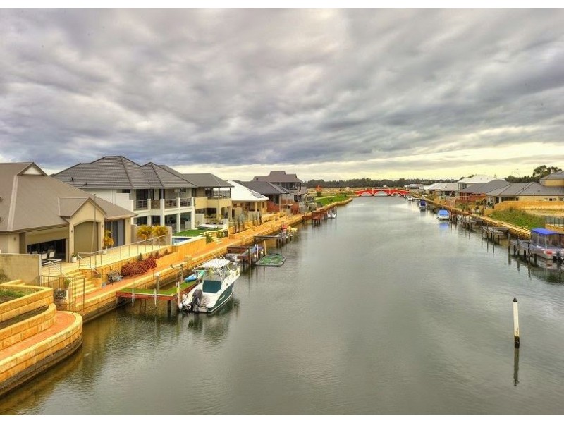 8 Arcadia Close, Dudley Park WA 6210