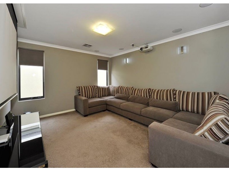 8 Arcadia Close, Dudley Park WA 6210