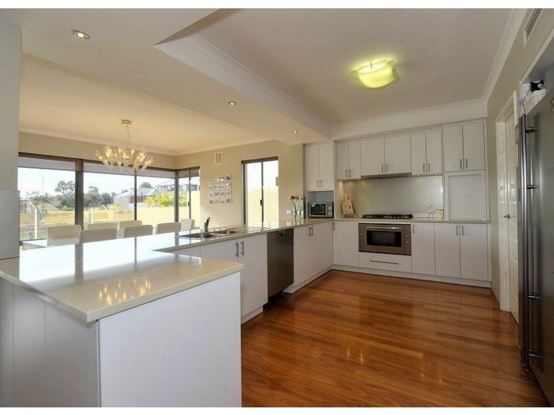 8 Arcadia Close, Dudley Park WA 6210