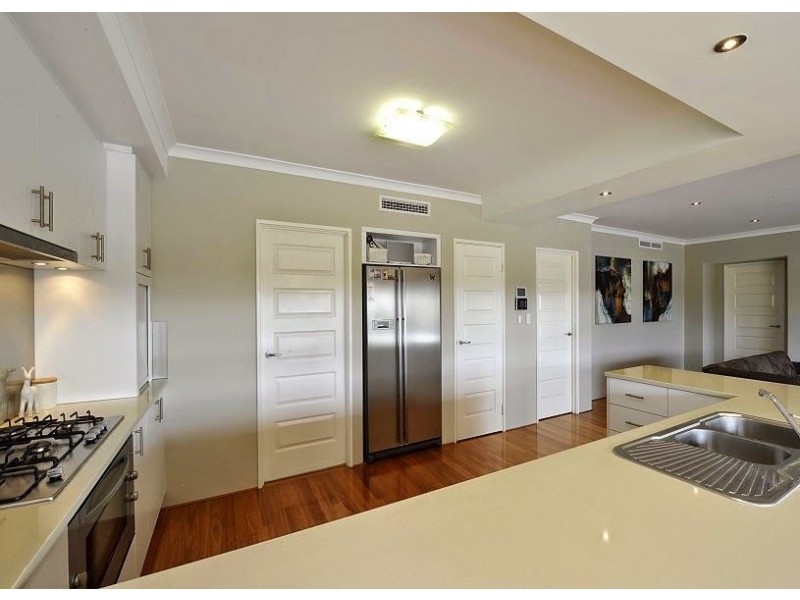 8 Arcadia Close, Dudley Park WA 6210