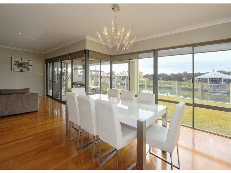 8 Arcadia Close, Dudley Park WA 6210