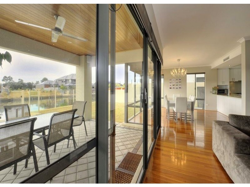 8 Arcadia Close, Dudley Park WA 6210