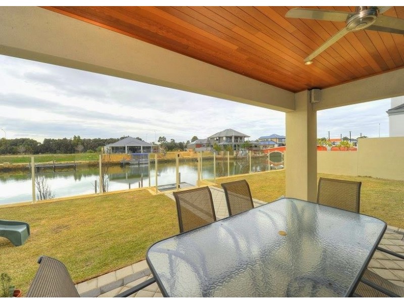 8 Arcadia Close, Dudley Park WA 6210