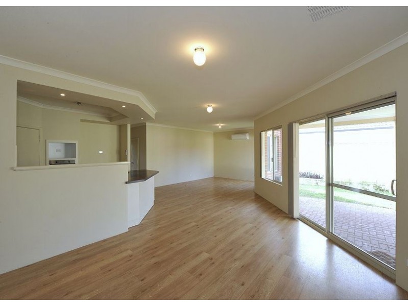 12 Hokitika Drive, Dudley Park WA 6210