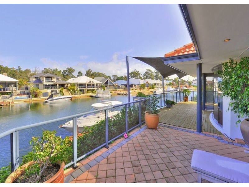 14 Ragamuffin Point, Halls Head WA 6210