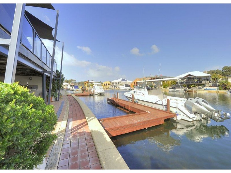 14 Ragamuffin Point, Halls Head WA 6210