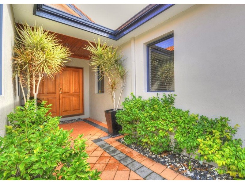 14 Ragamuffin Point, Halls Head WA 6210