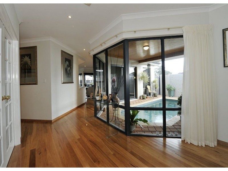 14 Ragamuffin Point, Halls Head WA 6210