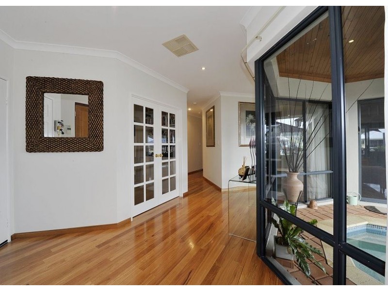 14 Ragamuffin Point, Halls Head WA 6210