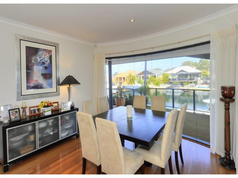 14 Ragamuffin Point, Halls Head WA 6210