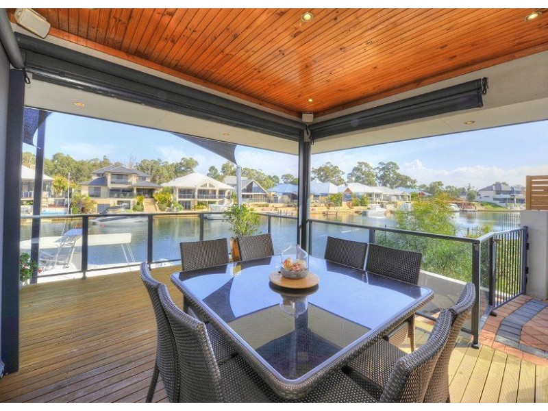 14 Ragamuffin Point, Halls Head WA 6210