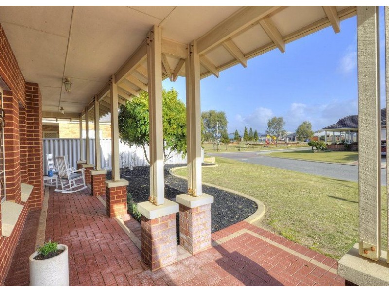 4 Cobblestones Circuit, Secret Harbour WA 6173