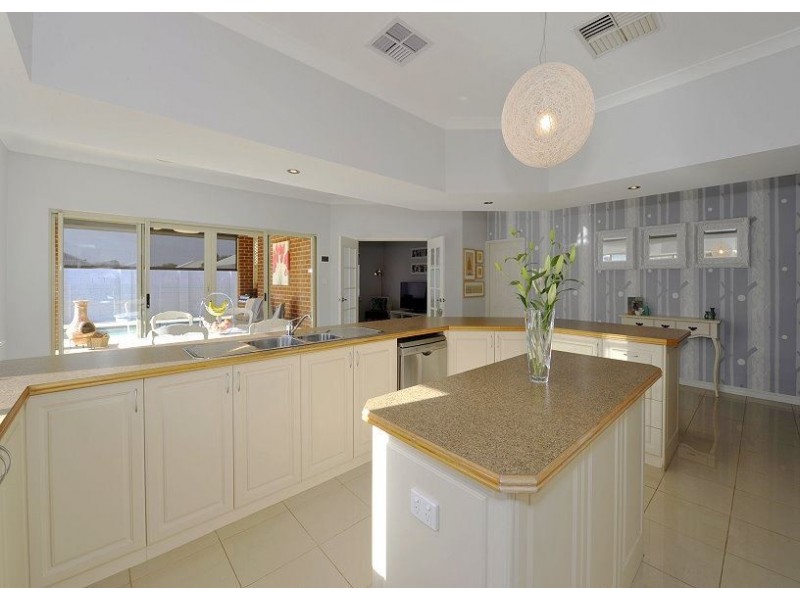 4 Cobblestones Circuit, Secret Harbour WA 6173