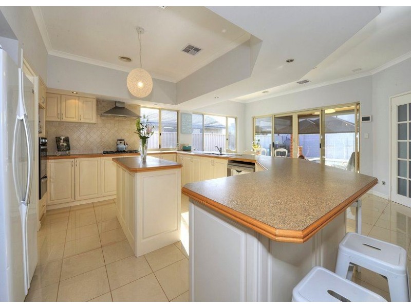 4 Cobblestones Circuit, Secret Harbour WA 6173