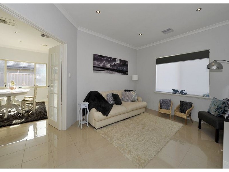 4 Cobblestones Circuit, Secret Harbour WA 6173