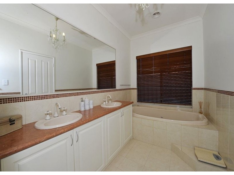 4 Cobblestones Circuit, Secret Harbour WA 6173