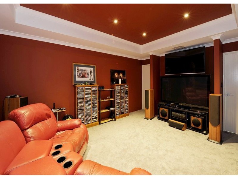 6 Brindabella Crescent, Halls Head WA 6210