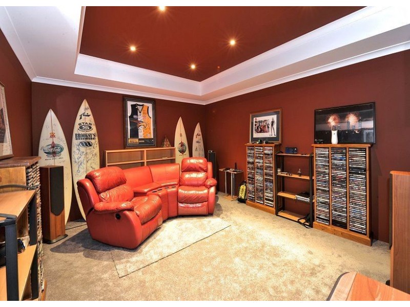 6 Brindabella Crescent, Halls Head WA 6210