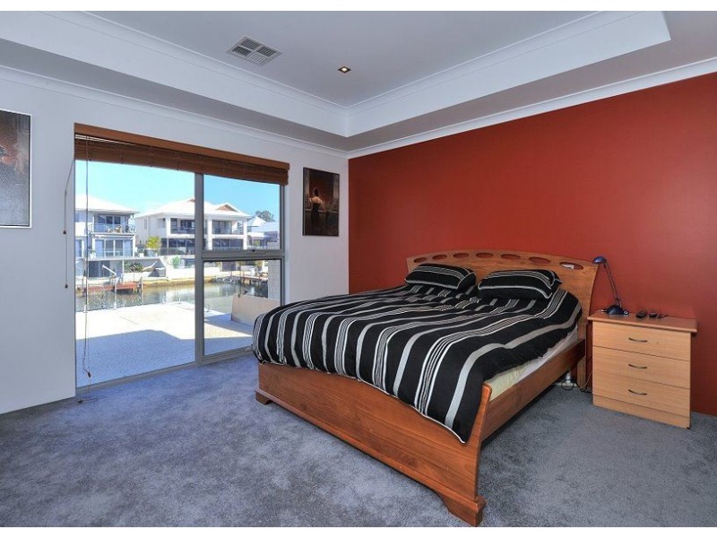 6 Brindabella Crescent, Halls Head WA 6210