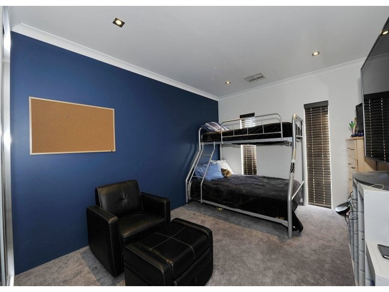 6 Brindabella Crescent, Halls Head WA 6210