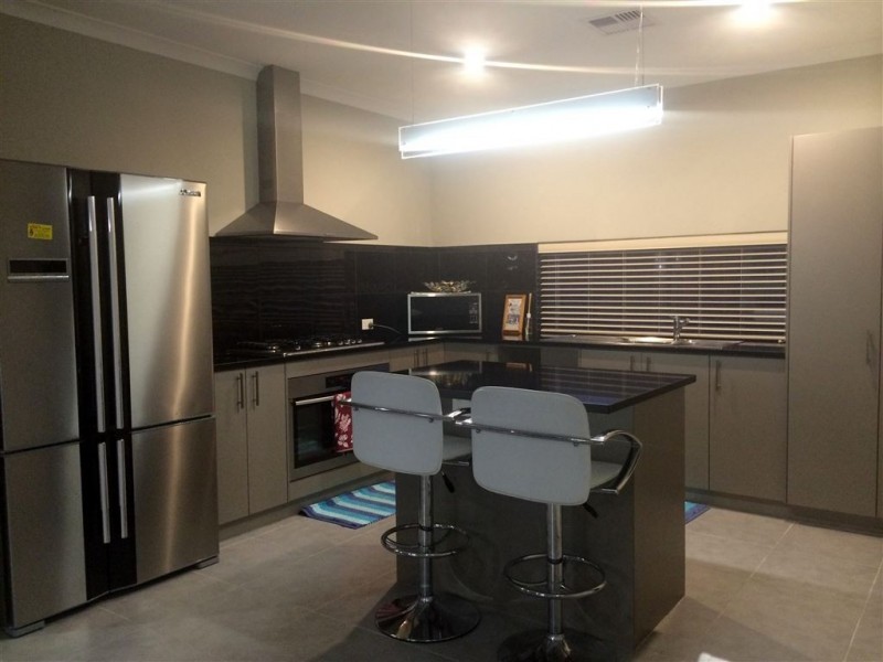 13 Rayner Promenade, Lakelands WA 6180