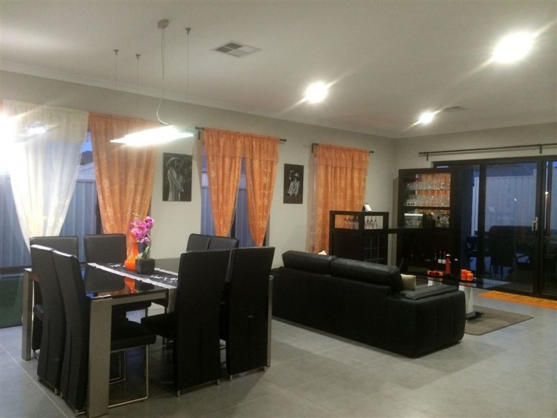 13 Rayner Promenade, Lakelands WA 6180