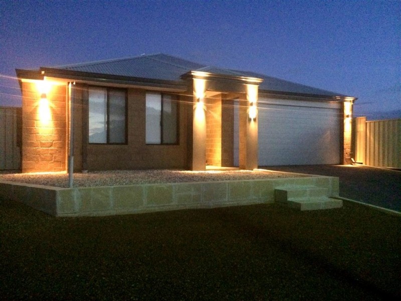 13 Rayner Promenade, Lakelands WA 6180