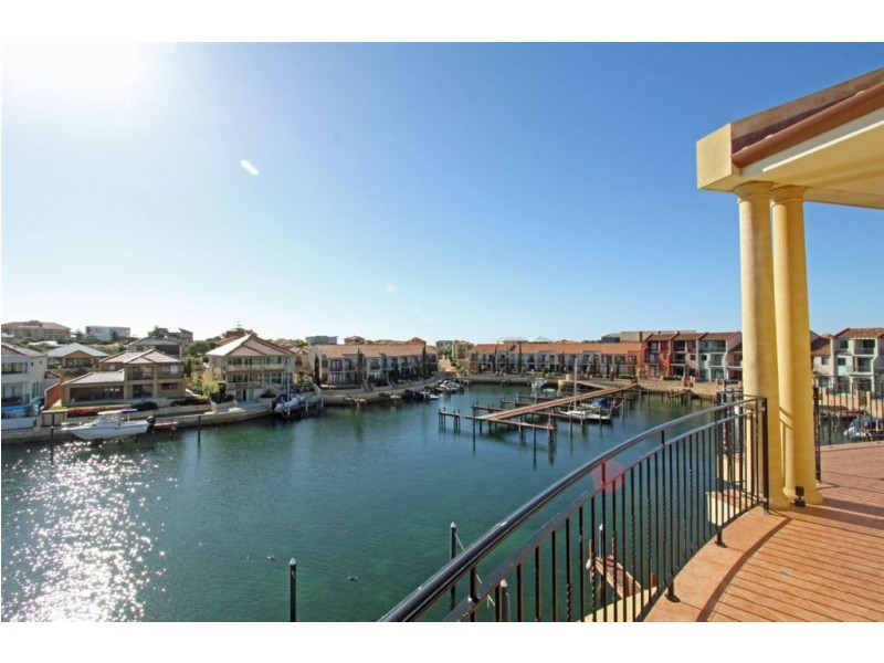 11/4 Port Quays, Wannanup WA 6210