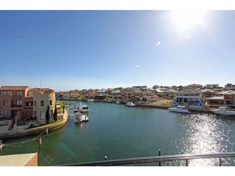 11/4 Port Quays, Wannanup WA 6210