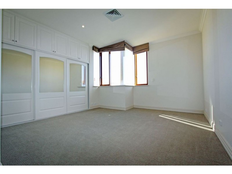 11/4 Port Quays, Wannanup WA 6210