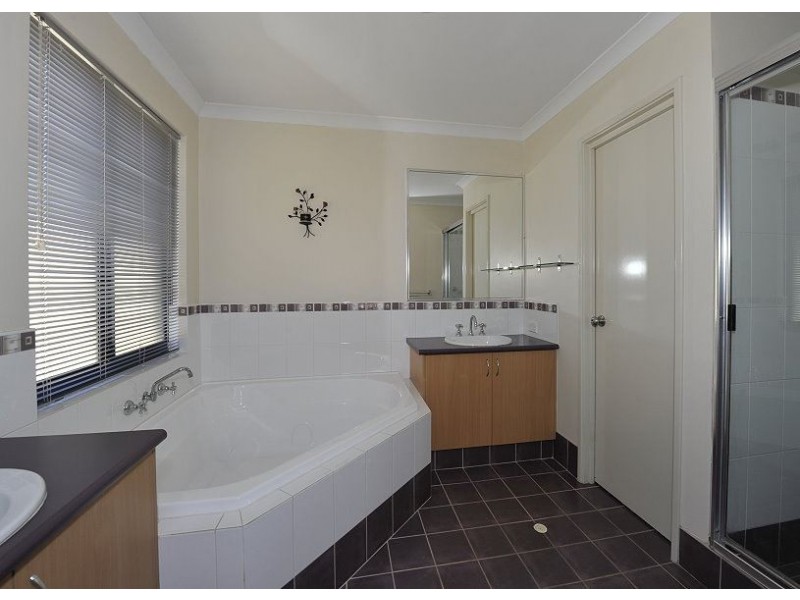 34 Petit Loop, Dudley Park WA 6210