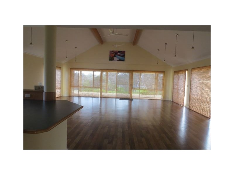 16 Kruger Loop, South Yunderup WA 6208