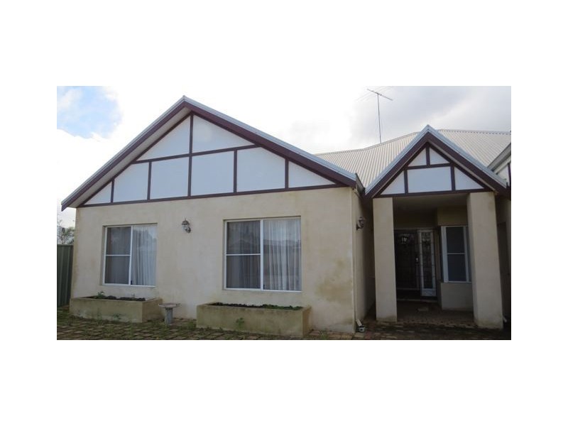 16 Kruger Loop, South Yunderup WA 6208