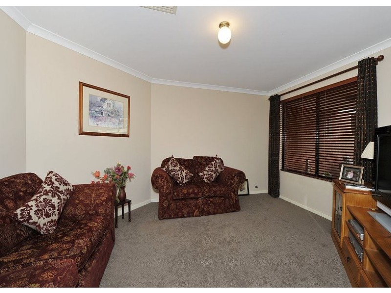 132 Peelwood Parade, Halls Head WA 6210