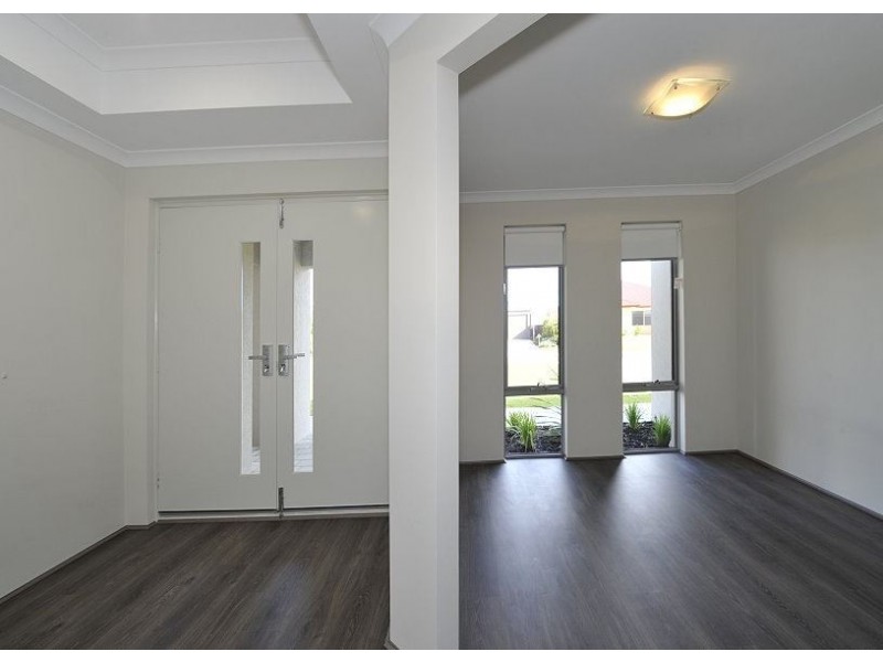 8 Dowerin Circuit, Lakelands WA 6180