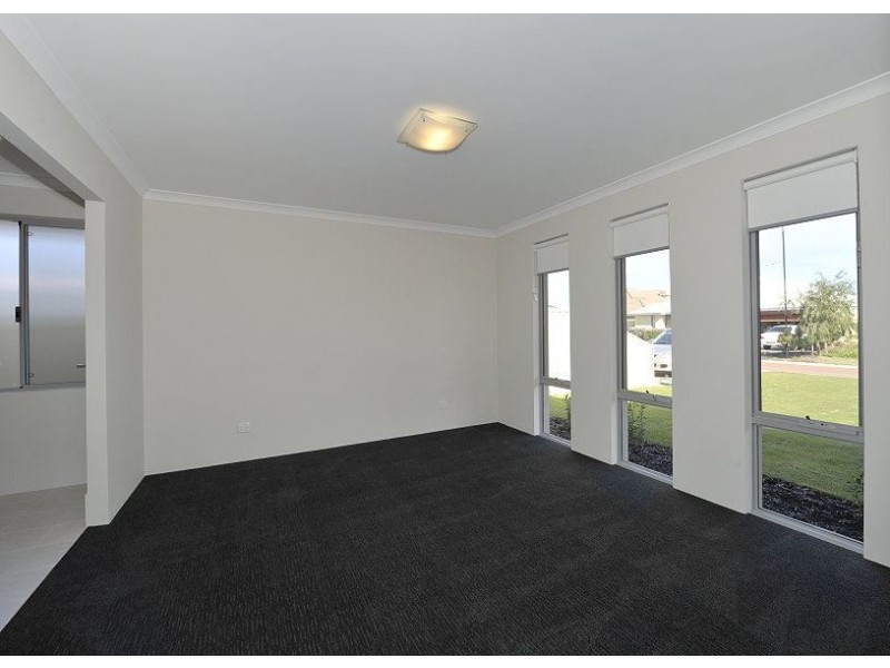 8 Dowerin Circuit, Lakelands WA 6180