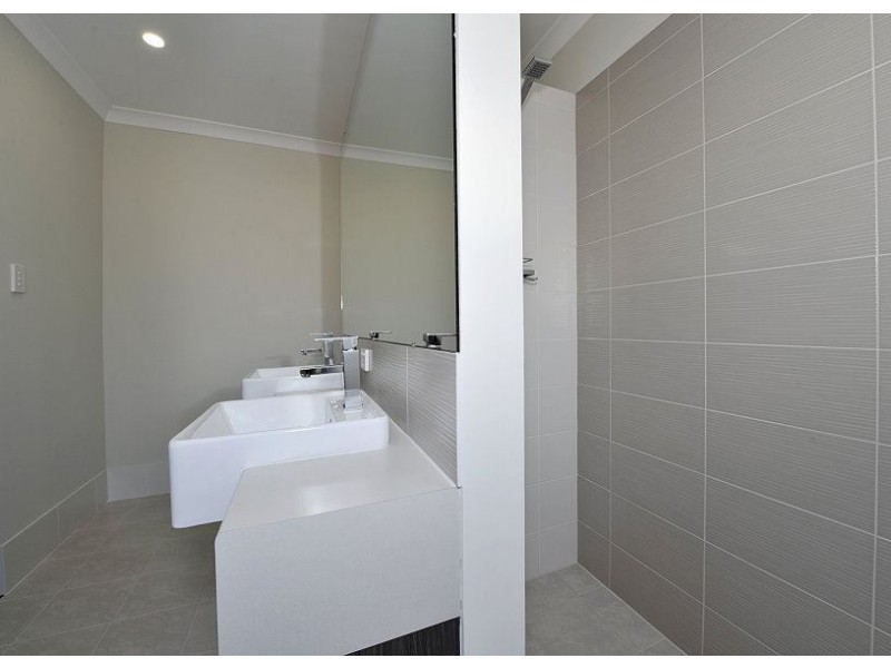 8 Dowerin Circuit, Lakelands WA 6180